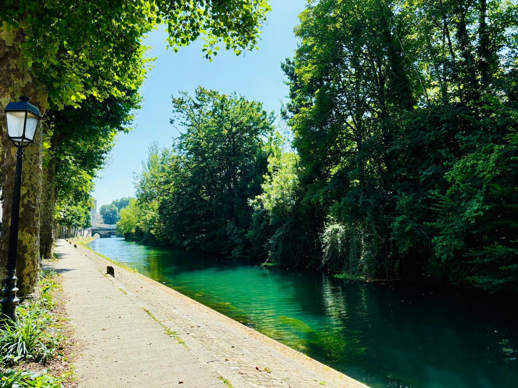 La Maison Du Parc, Charme Et Tranquillite Appartement Niort Buitenkant foto